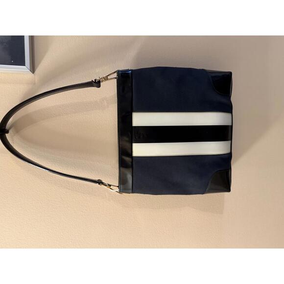 Gucci Black and White Stripe Shoulder Bag - Picture 2 of 8